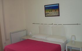 B&B Caravaggio Basic Rooms Near Ortigia